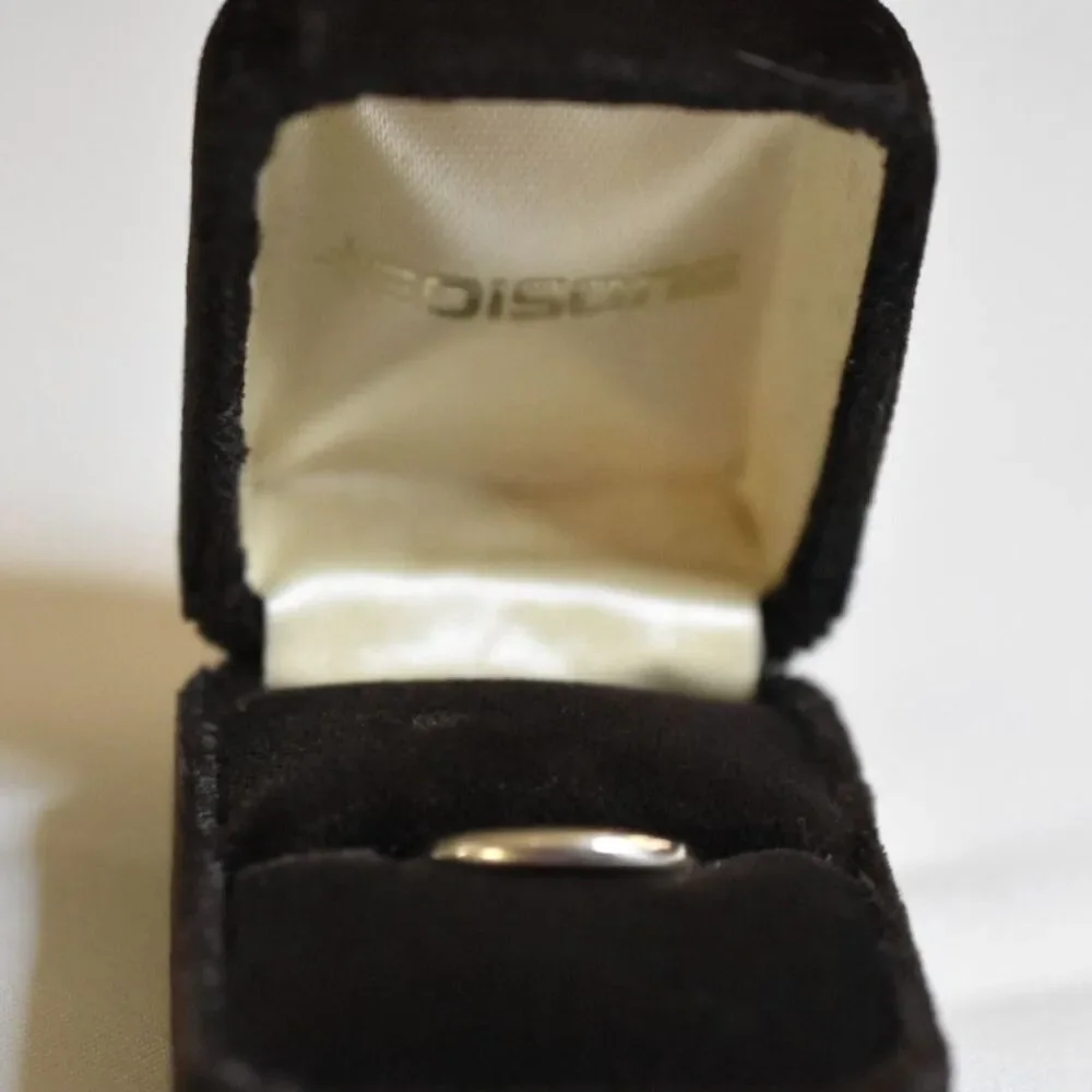 Vintage 70's 14K White Gold Artcarved Band In Original Box Size 5 Unisex Ring